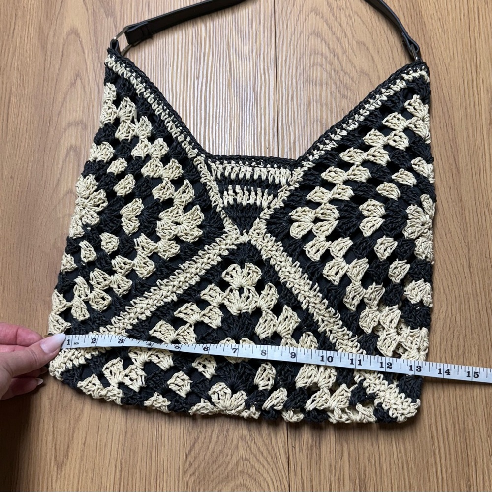 NWOT Wildflowers woven Hobo summer Bag in Black & Cream
Handmade shoulder purse - Picture 7 of 11